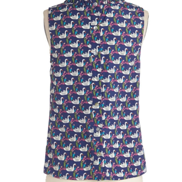 Swans in a While Top in L - Picture 2 of 6